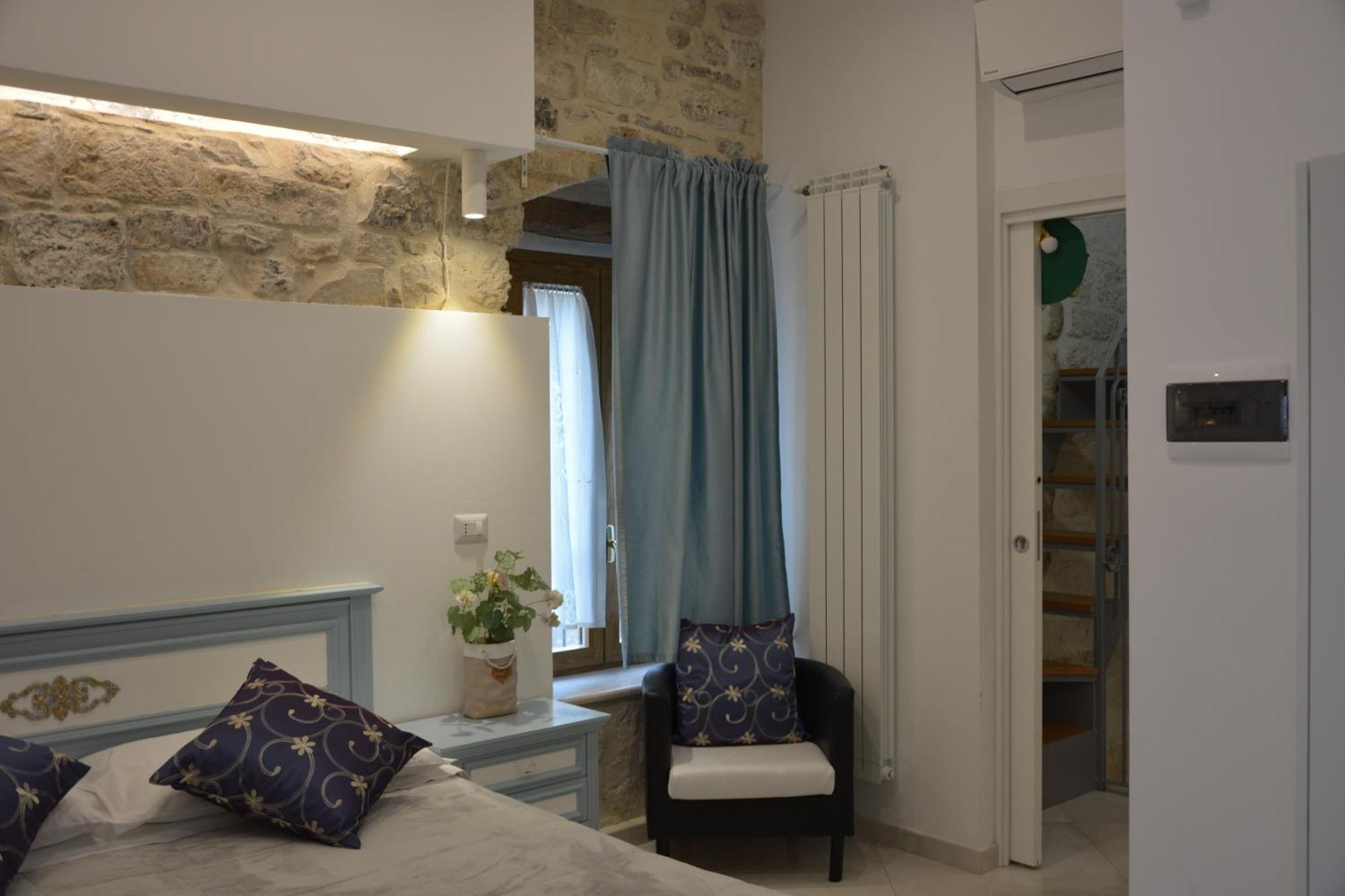 Dimora Del Carmine Hotel Bari Exterior photo